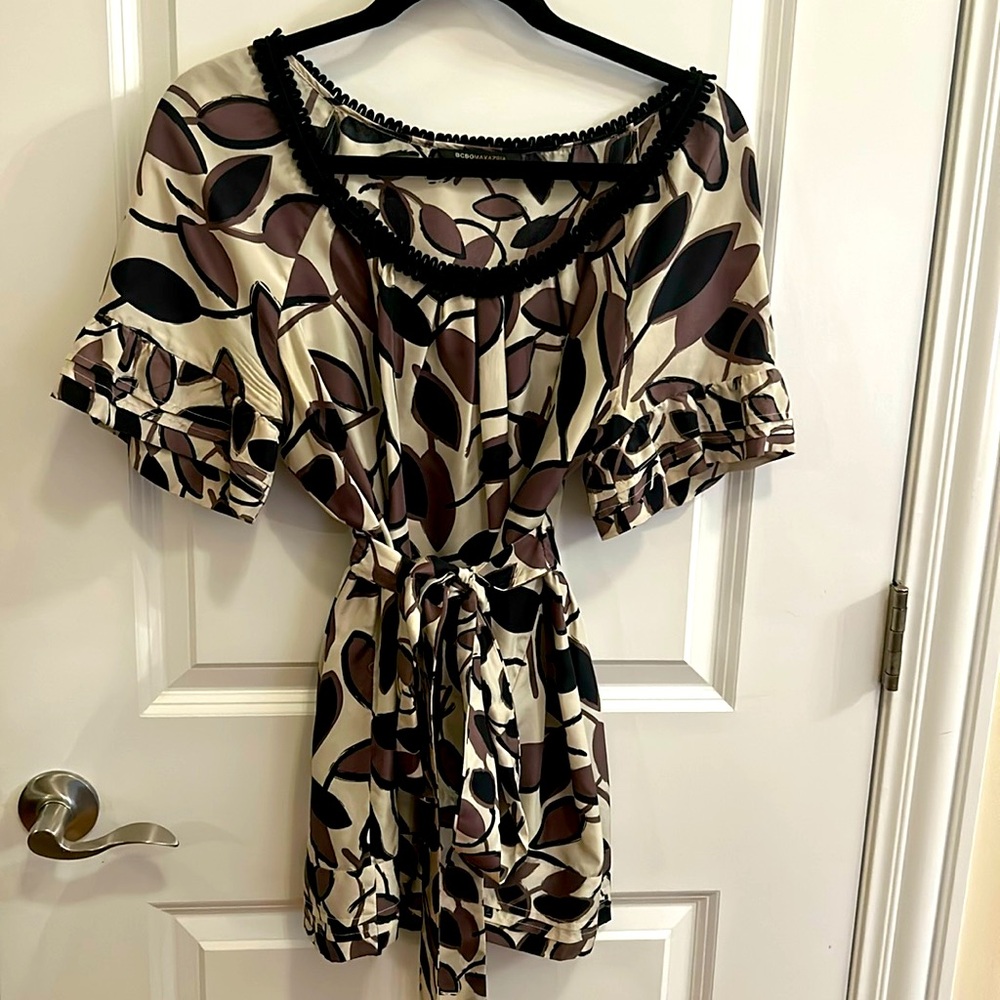 BCBGMaxAzria Cream, Black, Brown Leaf-Print Short-Sleeve Blouse